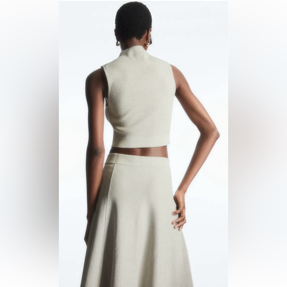 COS Cropped Knitted Shiny Cream High Neckline Sleeveless Top Size XS - Picture 3 of 13